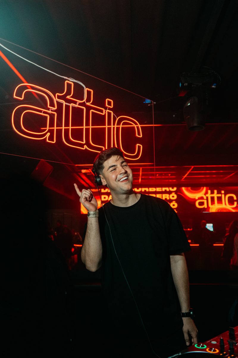 Dani Corberó en Attic